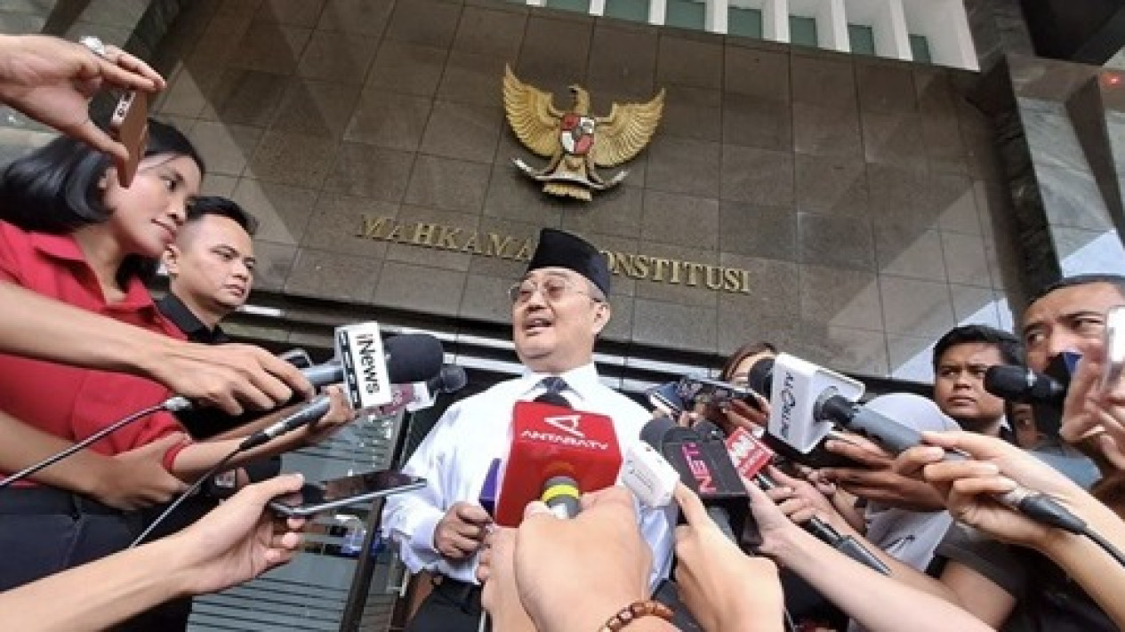 Jimly Asshiddiqie Tekankan Putusan MKMK Berpengaruh pada Pendaftaran Capres-Cawapres
            - galeri foto