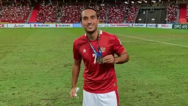 Ezra Walian bersama timnas Indonesia