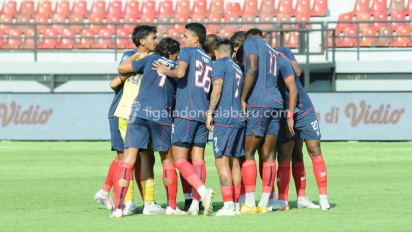Tampil Di Hadapan Bobotoh, Pelatih Arema Optimis Bisa Curi Poin dari Persib Bandung