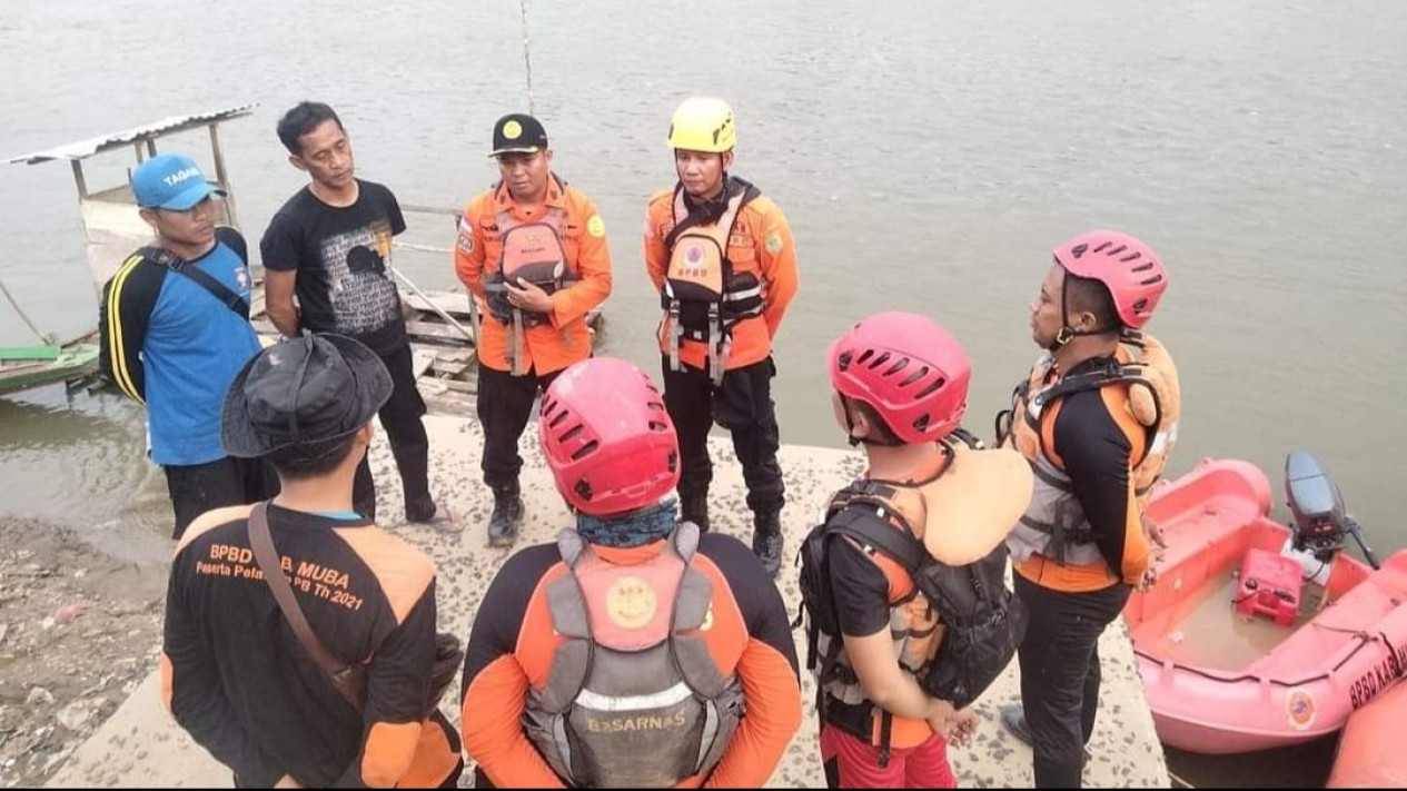 Empat Hari Tenggelam di Sungai Musi, Jasad Siswa SD belum Ditemukan
            - galeri foto