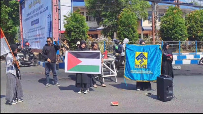 Sebagai Bentuk Dukungan, Mahasiswa Unismuh Teatrikal Penderitaan Warga Palestina di Tengah Jalan