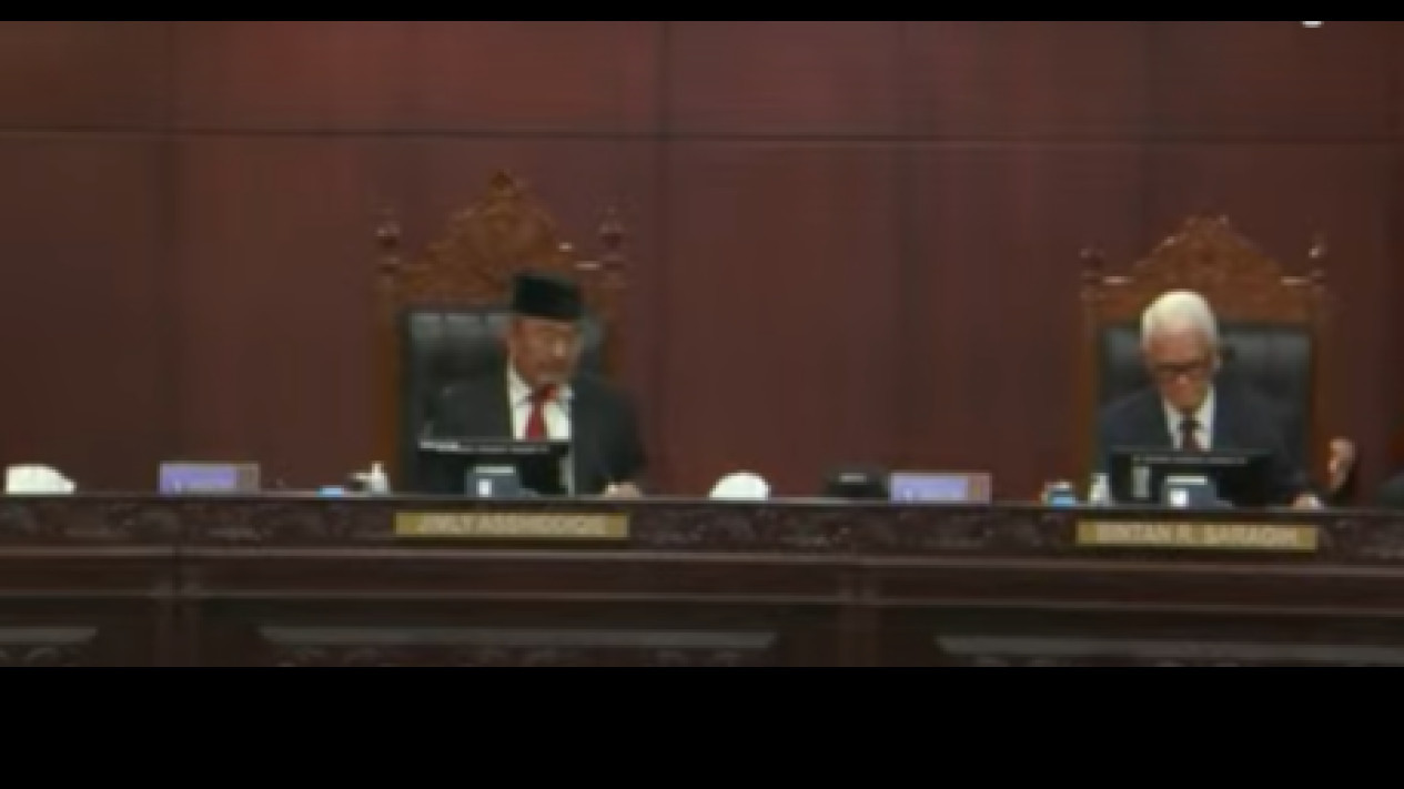 Putusan MKMK: 6 Hakim MK Langgar Etik Perilaku Hakim Konstitusi
            - galeri foto