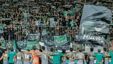 Skuad Persebaya Surabaya menghadap suporter militannya Bonek Mania