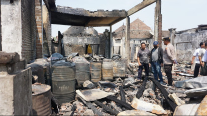 Kebakaran Mini Pom di Sidoarjo, 20 Drum BBM dan Enam Motor Hangus