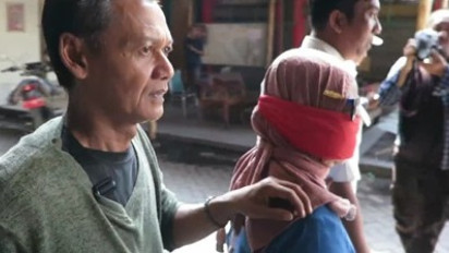 Masriah Pelaku Teror Buang Kotoran Manusia dan Sampah ke Tetangganya Absen di Sidang Perdana, Diduga Kabur