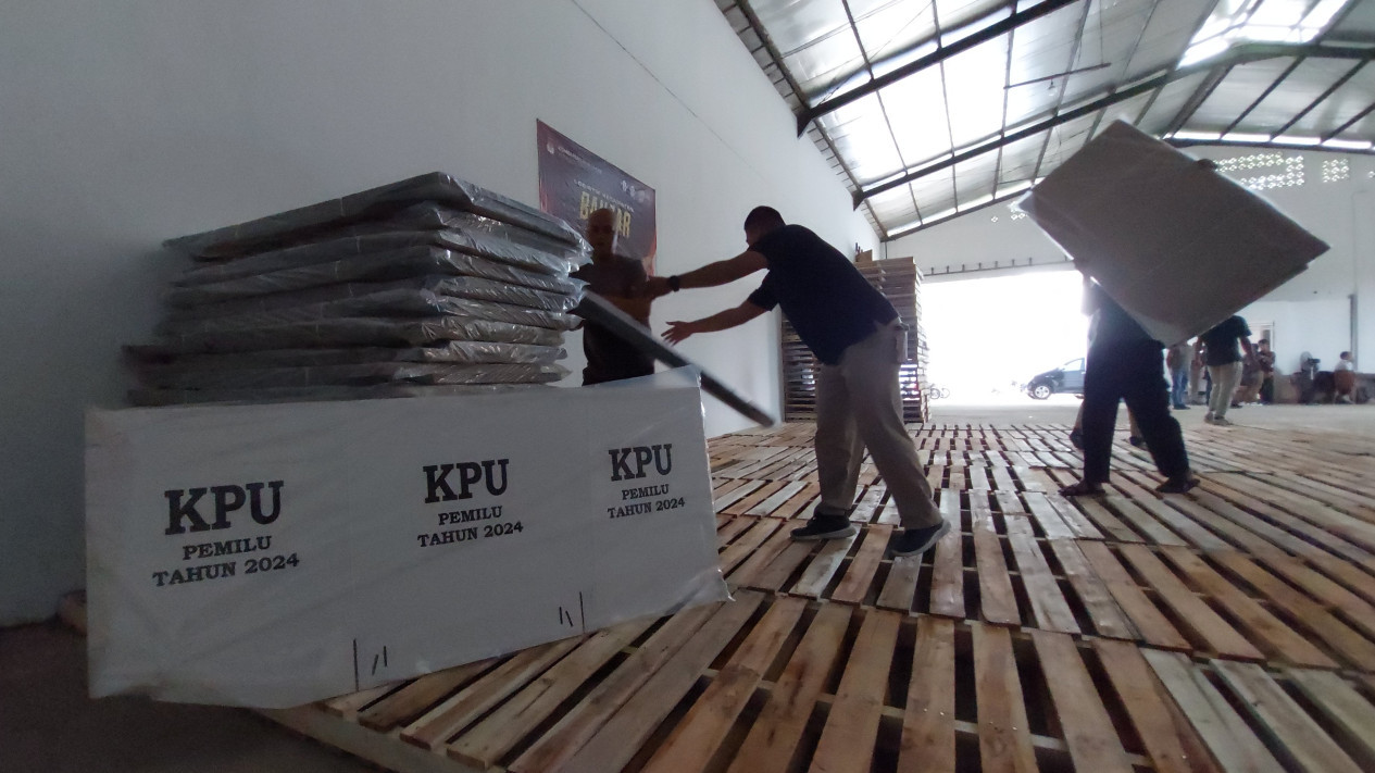 KPU Kota Banjar Terima Ribuan Logistik Pemilu, Bawaslu Soroti Kondisi Gudang Logistik
            - galeri foto