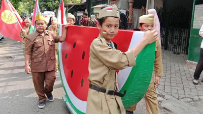 Pawai Hari Pahlawan, Ratusan Siswa Suarakan Bela Palestina hingga ArakSemangka Raksasa