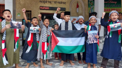 Masjid Taj'ul Madras Medan Lakukan Doa Qunut Nazilah dan Sedekah Semangka Bentuk Solidaritas ke Palestina