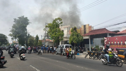 Korsleting Listrik, Toko Bangunan di Ponorogo Terbakar