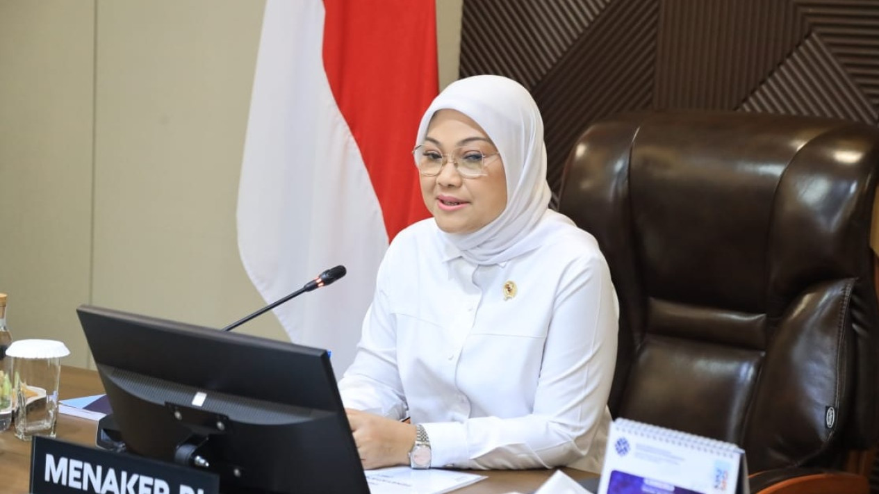 Menaker Bawa Kabar Baik untuk Buruh: Upah Minimum Naik
            - galeri foto