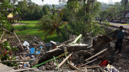 Bangunan Rumah dan Bengkel Ambruk di Lumajang, Satu Penghuni Ditemukan Tewas Tertimpa Reruntuhan