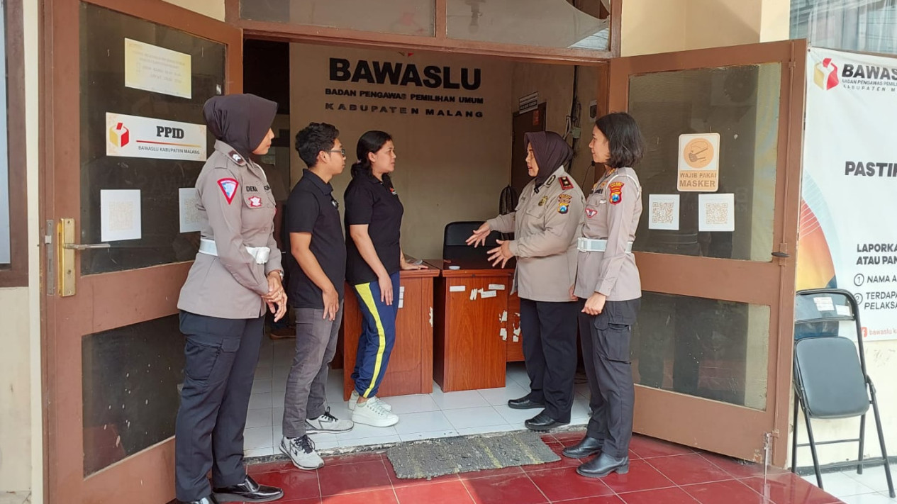Polwan Polres Malang Datangi KPU dan Bawaslu Kabupaten Malang, Ada Apa?
            - galeri foto