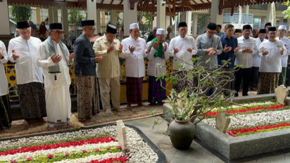 Ziarah ke Makam Pendiri NU dan Gus Dur, Prabowo Tampung Aspirasi Para Kiai dan Ulama