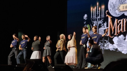 Perdana Tur ke Indonesia, Apo Nattawin Puji Fans Cantik hingga Minta Diajak Pulang