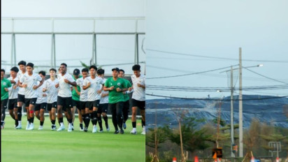 Timnas Indonesia U-17 Berlatih di Tengah Bau Sampah Menyengat
