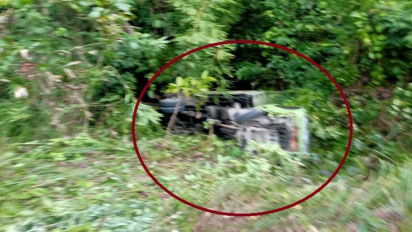 Truk Bemuatan Wisatawan Lokal di Maluku Tengah Terbalik, 4 Orang Tewas, 37 Lainnya Luka-Luka