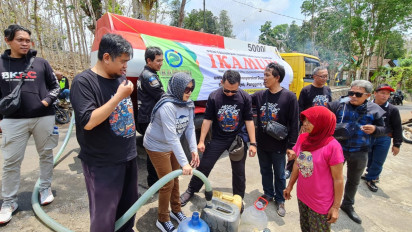 Kekeringan Melanda, Berbagai Komunitas di Jogja Salurkan Bantuan Air Bersih ke Gunungkidul