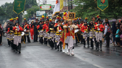 Ribuan Warga Saksikan Festival Bregada di Imogiri Bantul