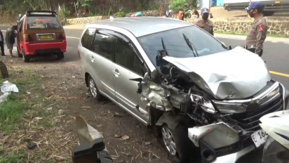 11 Orang Dilarikan ke Puskesmas setelah Tiga Kendaraan Terlibat Kecelakaan di Sumedang