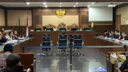 Soal Suap dan Gratifikasi, Anak Buah Lukas Enembe Didakwa Terima Rp2,5 M