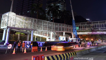 MRT Jakarta Bongkar JPO Thamrin Terkait Pengerjaan Proyek Fase 2