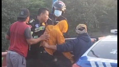 Aksi Heroik Anggota Sat Lantas Polres Kediri Kota Gagalkan Upaya Pria Bunuh Diri