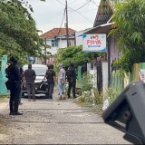 Densus 88 Geledah Rumah Terduga Teroris di Palu