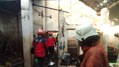 Apes! Lupa Mematikan Tungku Kayu, Rumah Milik Warga di Probolinggo Ludes Terbakar