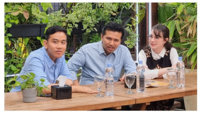 Jelang Pengundian Nomor Urut Capres-Cawapres di KPU, Gibran Bincang Santai dengan Emil Dardak