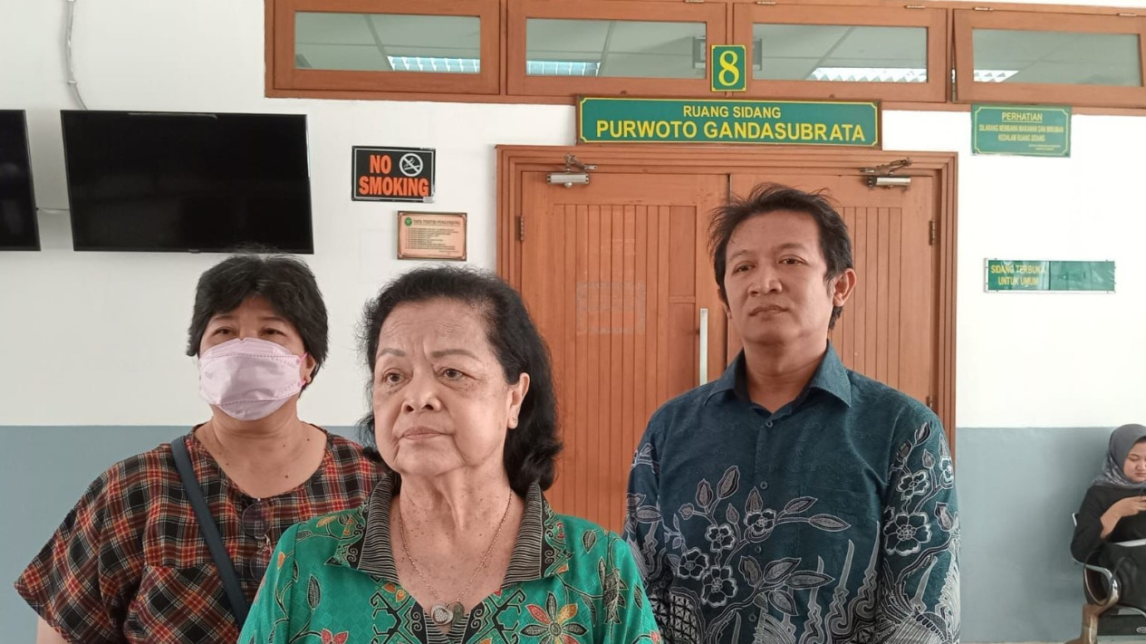 Miris, Anak Gugat Ibu ke PN Jakbar Gara-gara Warisan
            - galeri foto