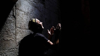 Tafsir Surah Al Muzzammil Ayat 3: Bangunlah untuk Shalat di Malam Hari