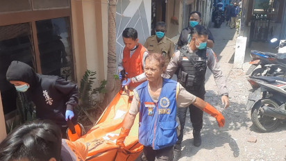 Miris, Kakak Ditemukan Meninggal Membusuk di Kamar, Adik Terbaring Sakit di Depan Kamar