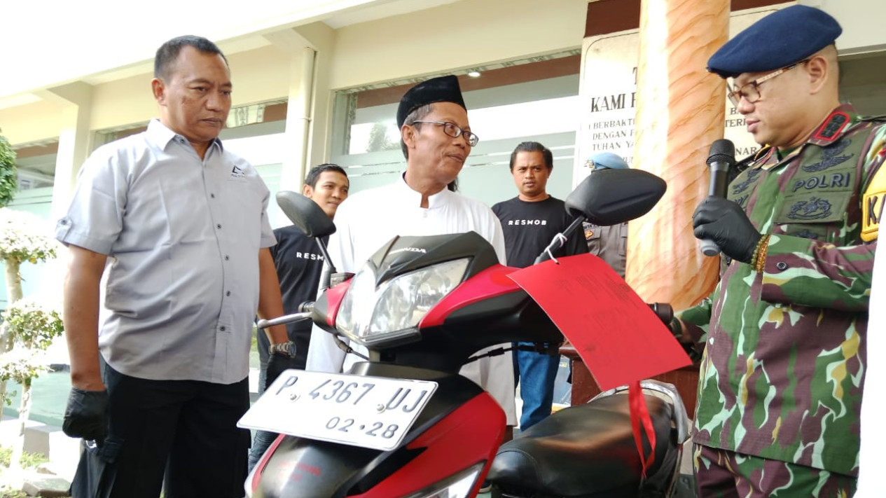 Motor Dicuri Dikembalikan Polisi, Ustaz Penceramah Polresta Banyuwangi Sumringah
            - galeri foto
