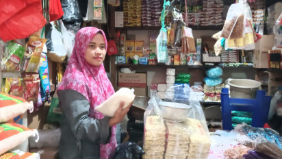 Harga Gula Pasir Naik Tajam di Pasar Gresik, Pedagang Mengeluh Pembeli Kelimpungan