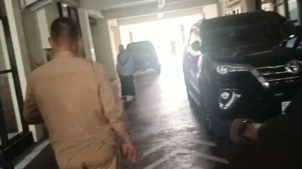 Dugaan Penyimpangan Mobil Siaga Desa di Bojonegoro, Dua Kepala Dinas Dipanggil Kejaksaan
            - galeri foto