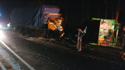 Truk Adu Banteng, Sopir Tewas Tergencet, hingga Jalur Pantura Lumpuh