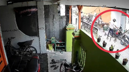 Makin Berani, Pelaku Curanmor di Gresik Beraksi di Siang Bolong, Terekam CCTV