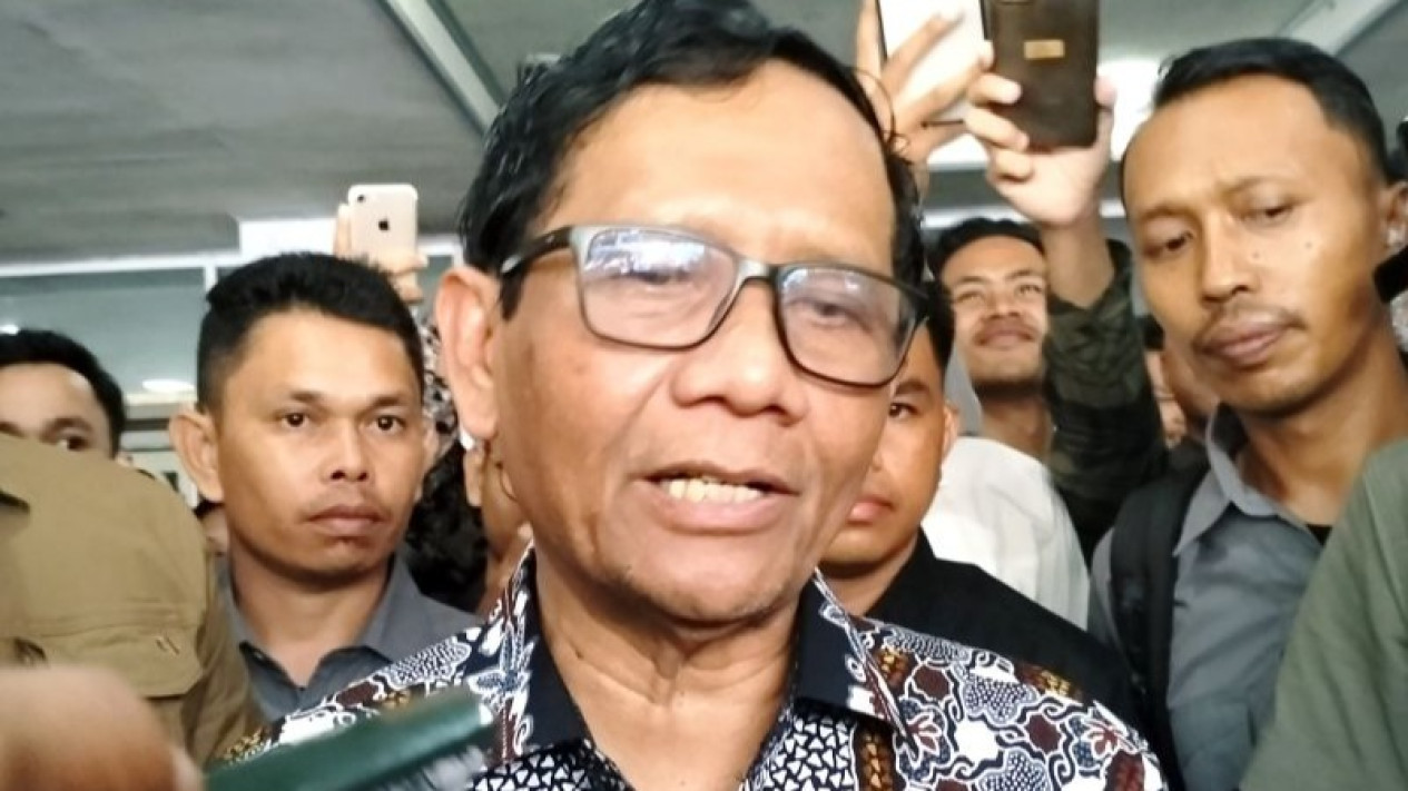 Mahfud Sebut yang Biasanya Curang Adalah Antar-kontestan: Caranya Suap KPU
            - galeri foto