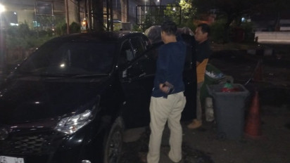 Cium Aroma Tak Sedap, Sekuriti SPBG Mampang Terkejut Driver Taksi Online Ditemukan Tewas di Dalam Mobilnya