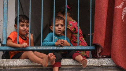 Israel Bom Sekolah Tempat Warga Palestina Mengungsi di Gaza, 20 Orang Tewas