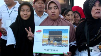Ribuan Warga Padati Pengukuhan Relawan Prabowo-Gibran di Kendari, Gaet Massa dengan Paket Umroh