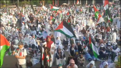 Ribuan Warga Gelar Aksi Damai Bela Palestina di Alun-alun Sidoarjo