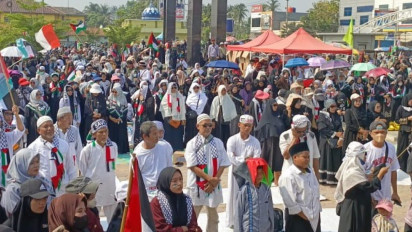 Ribuan Massa Aksi Bela Palestina Penuhi Alun-alun Teluknaga, Gelar Doa Bersama dan Ajak Boikot Produk Berafiliasi Israel