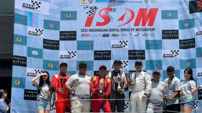 Pembalap SAV Acer Motorsport Hendra Kamdani Raih Juara Umum ETCC