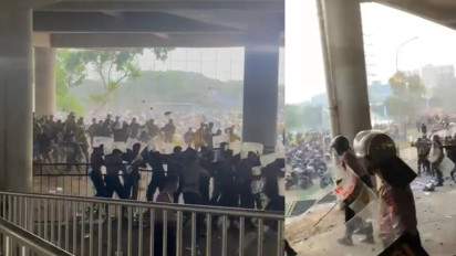 Ricuh! Suporter Gresik United dan Deltras FC Melawan Polisi di Stadion Gelora Joko Samudro Gresik