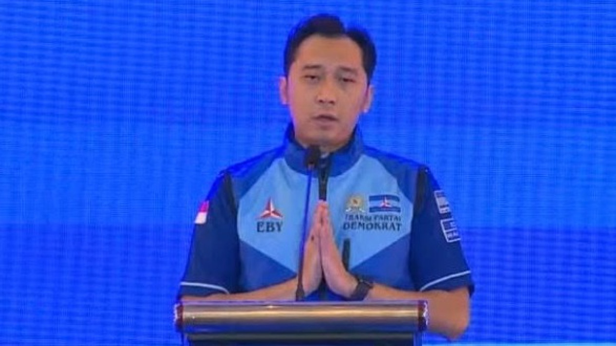 Blak-blakan, Ibas Ajak Pilih Capres 08 Bukan Nomor 03 di Pilpres 2024
            - galeri foto