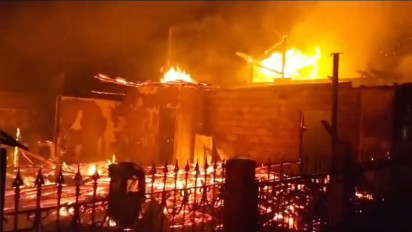 Satu Penghuni Syok dan Tak Sadarkan Diri, saat Dua Rumah Terbakar di Sumedang