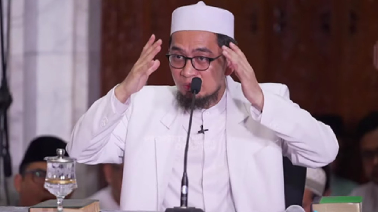 Sudah Benarkah Salat Anda? Ternyata ini Bacaan Doa Iftitah yang Tepat kata Ustaz Adi Hidayat
            - galeri foto