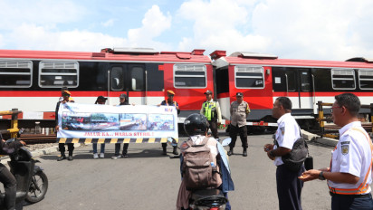 Tekan Angka Kecelakaan, KAI Daop 6 Yogyakarta Gencarkan Sosialisasi Keselamatan di Perlintasan Sebidang