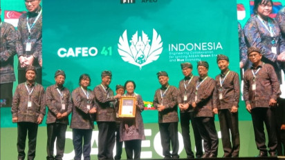 Presiden Kelima RI Megawati Terima Penghargaan Organisasi Insinyur Asean di Bali 